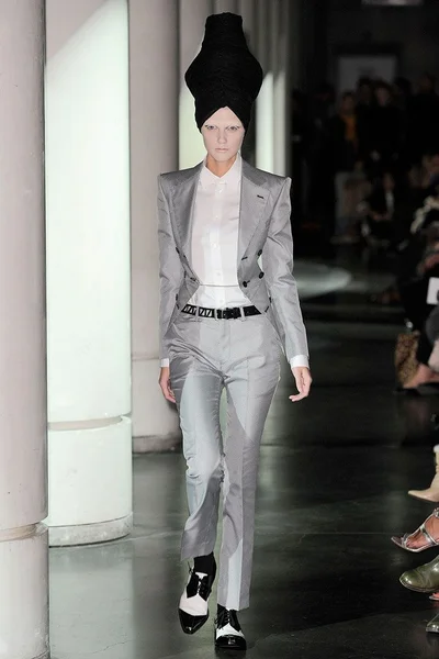 Look 12